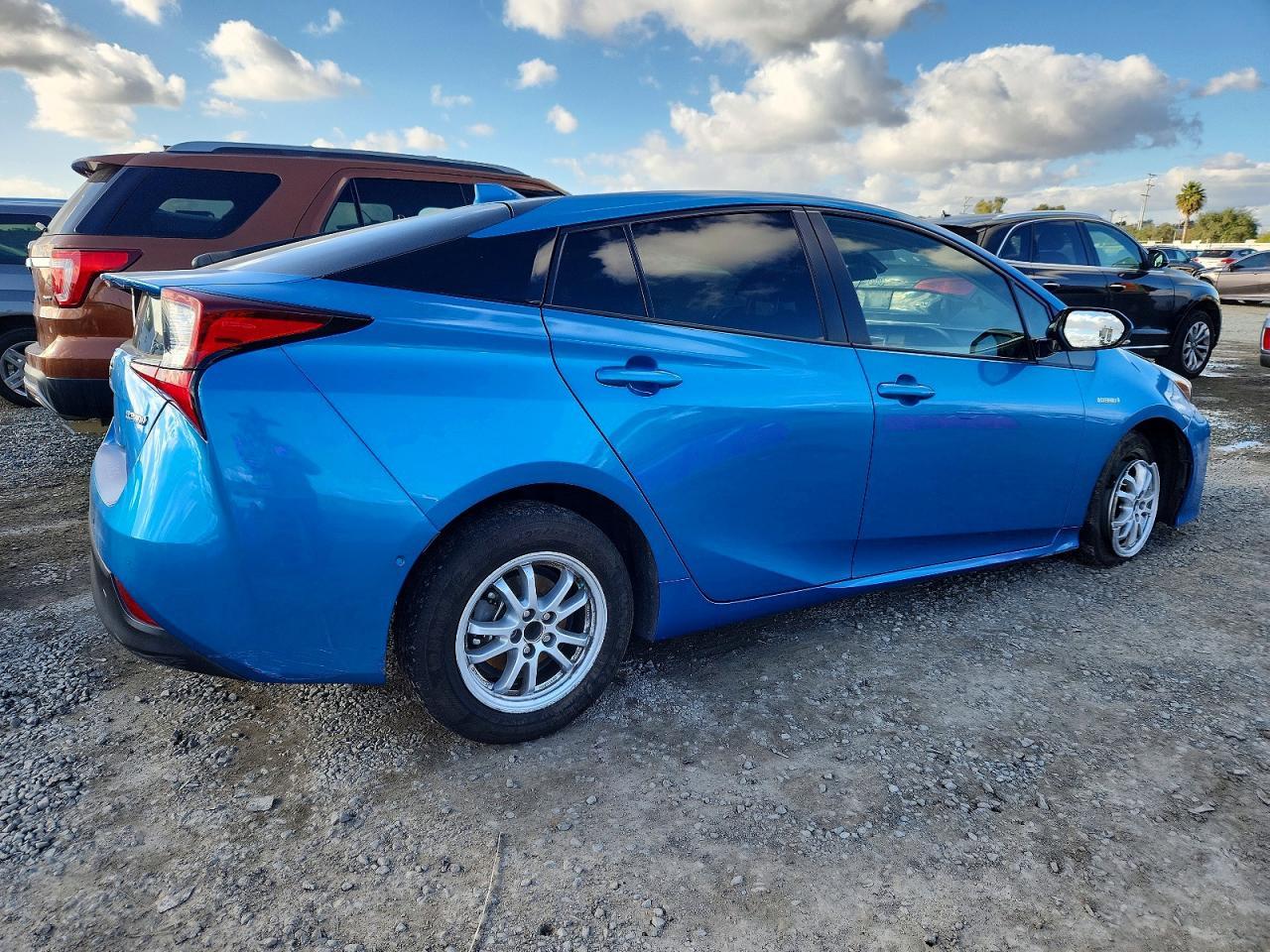 2020 Toyota Prius Le - Фото 3