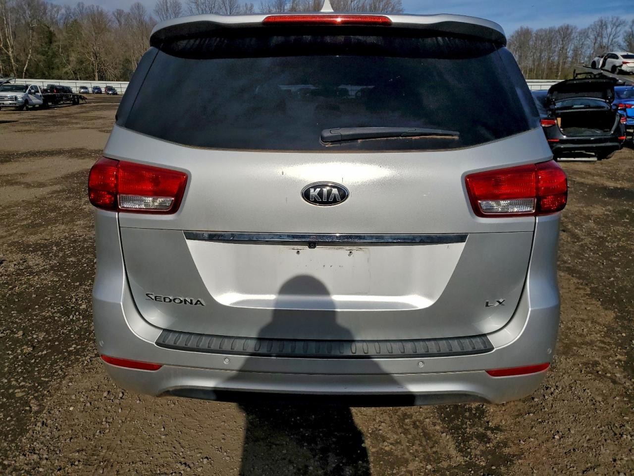 2017 Kia Sedona Lx - Фото 6
