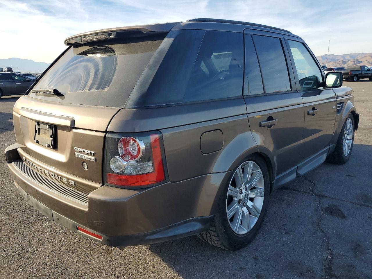 2011 Land Rover Range Rover Sport Lux - Image 3