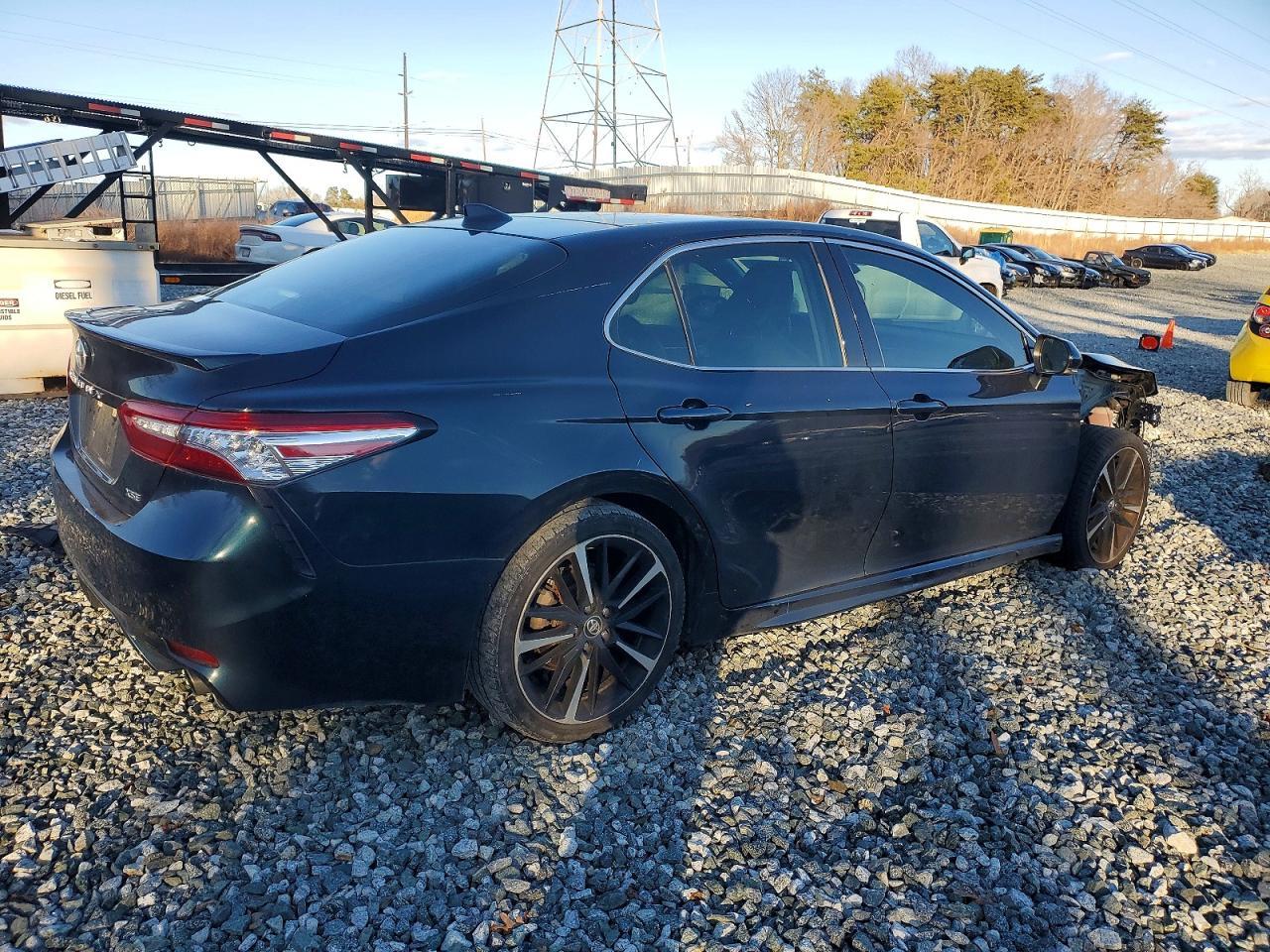 2020 Toyota Camry Xse - Фото 3