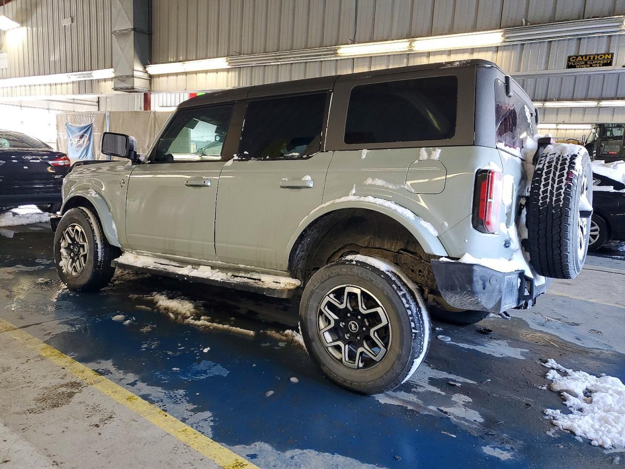 2022 Ford Bronco Base - Image 2