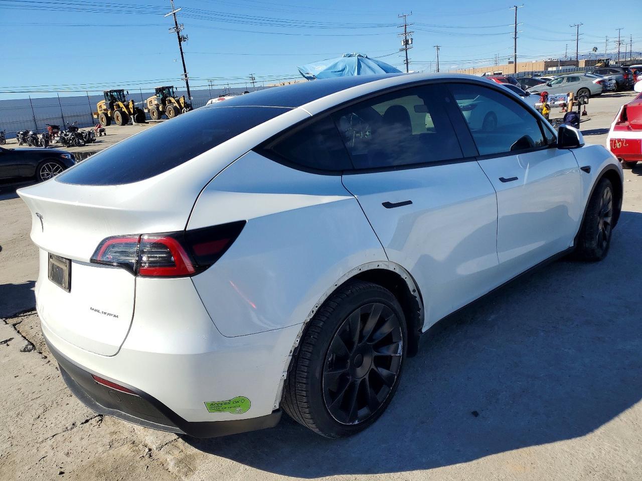 2023 Tesla Model Y - Image 3