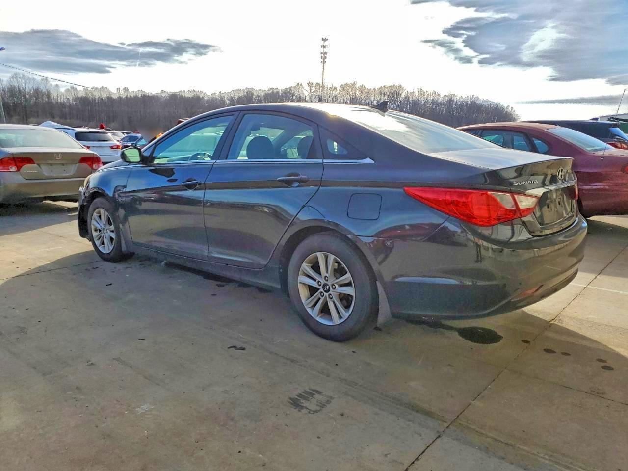 2011 Hyundai Sonata Gls - Image 2