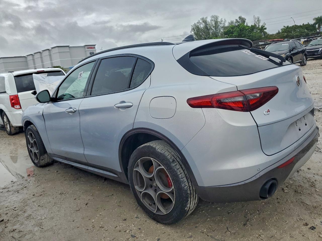 2022 Alfa Romeo Stelvio Ti - Фото 2
