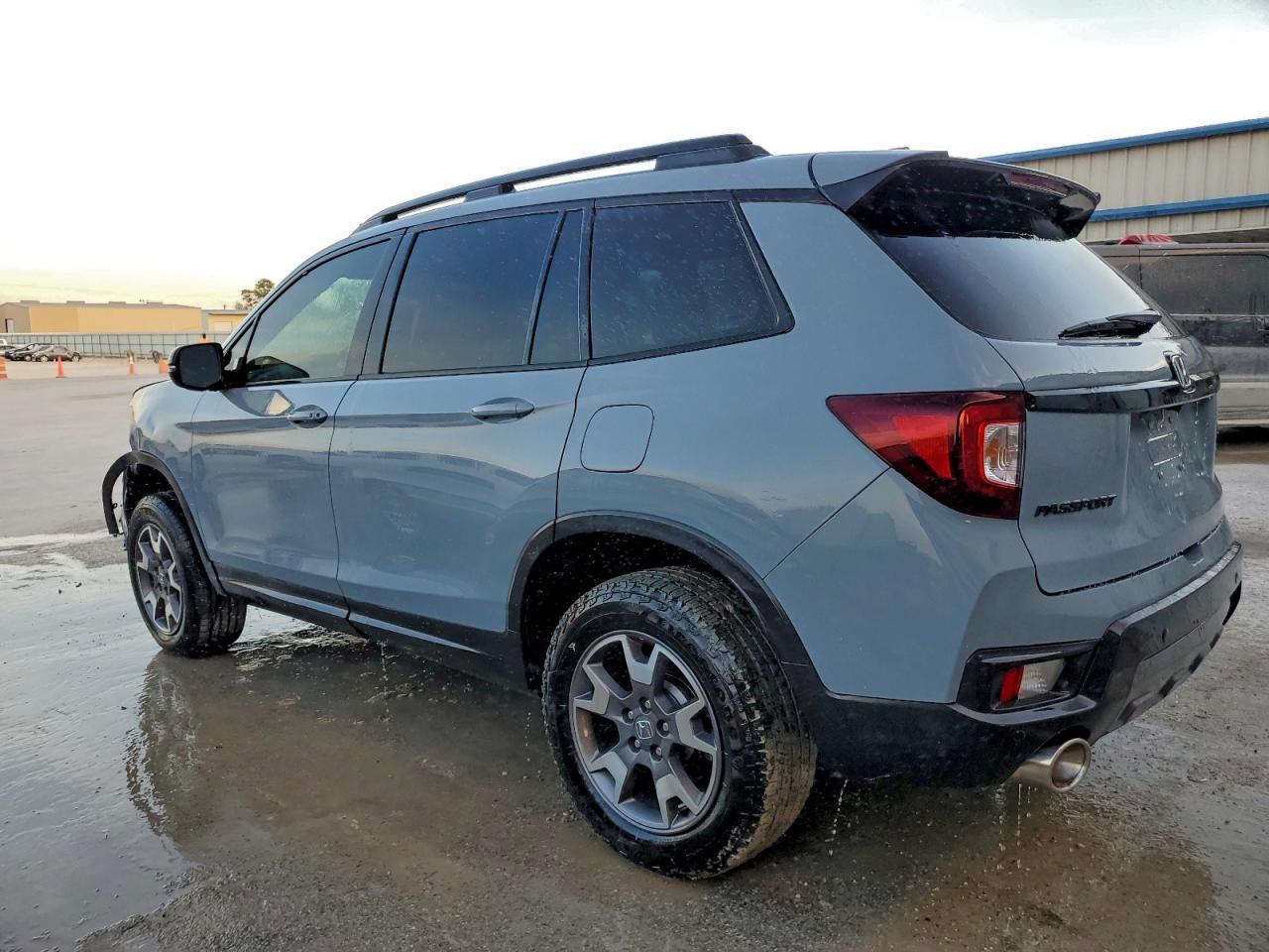 2023 Honda Passport Trail Sport - Image 2