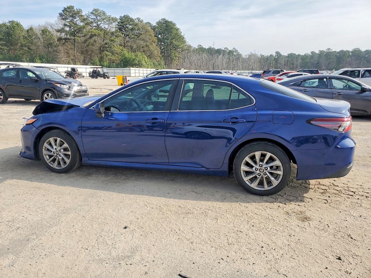 2023 Toyota Camry Le - Фото 2