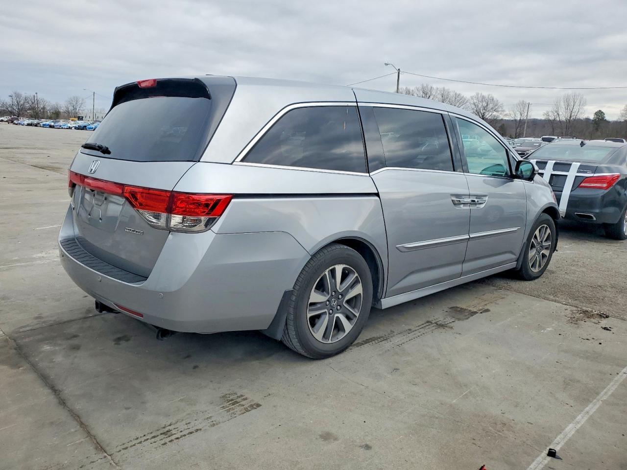 2016 Honda Odyssey Touring - Фото 3