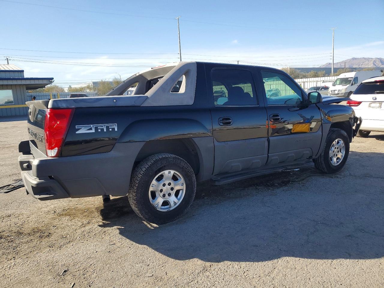 2003 Chevrolet Avalanche C1500 - Image 3
