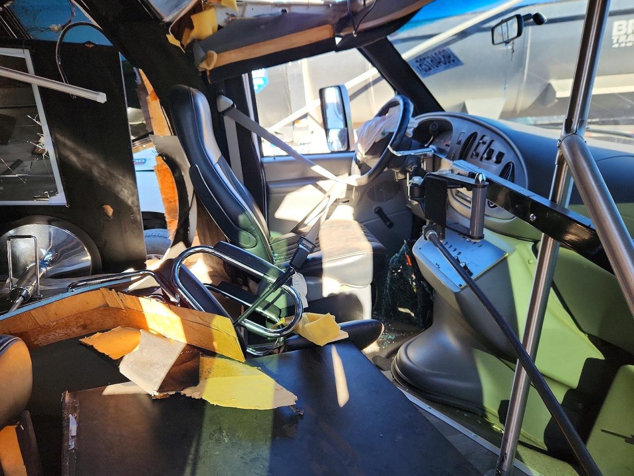 2004 Ford E350 Bus - Фото 5