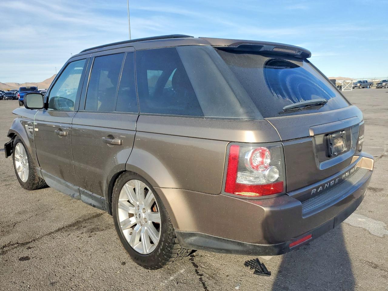 2011 Land Rover Range Rover Sport Lux - Image 2