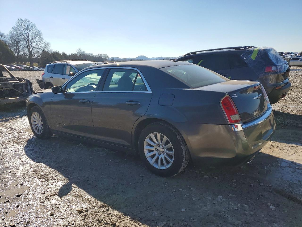 2013 Chrysler 300 - Фото 2
