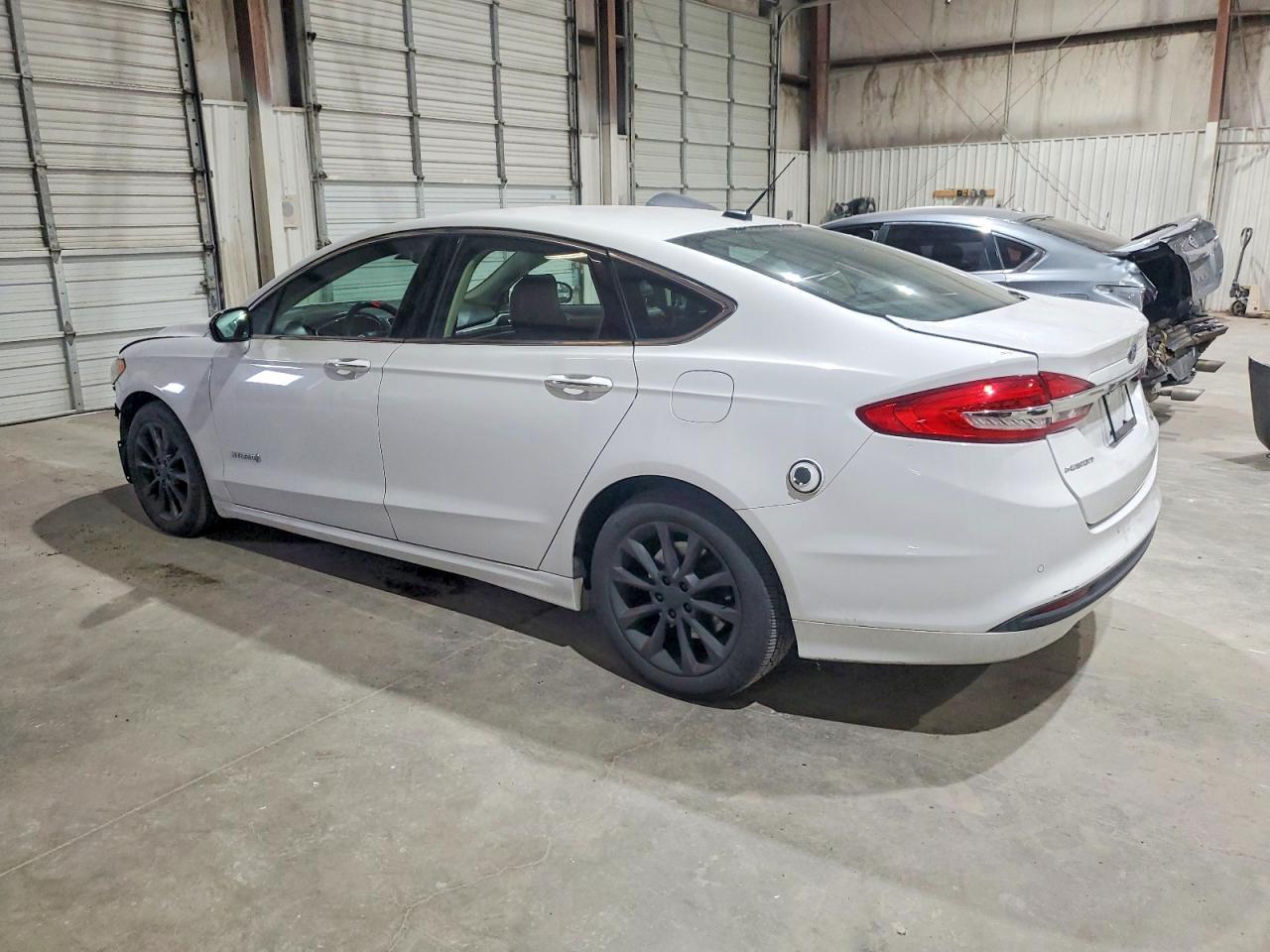 2017 Ford Fusion Se Hybrid - Image 2