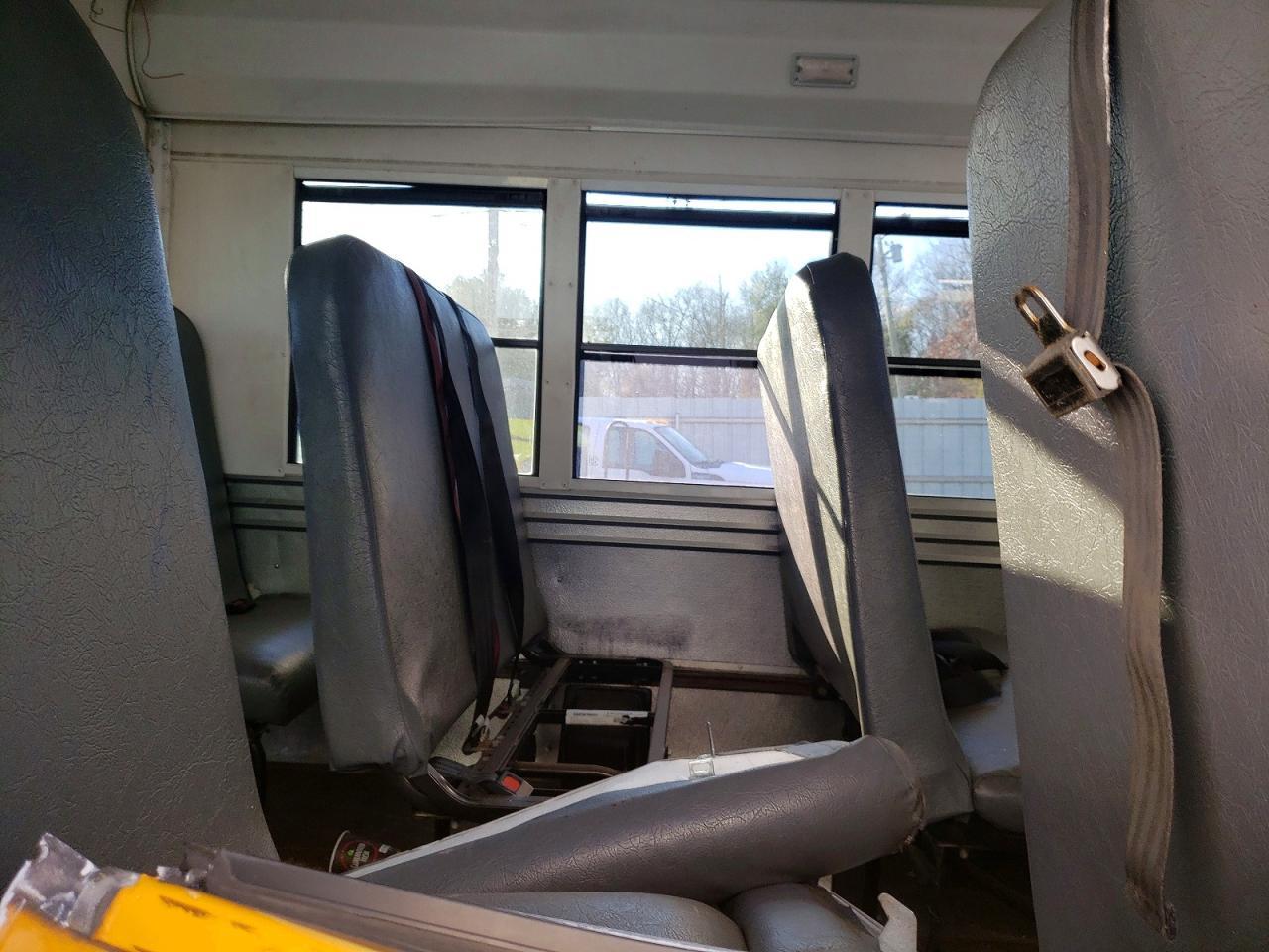 2014 Chevrolet Express School Bus - Фото 6