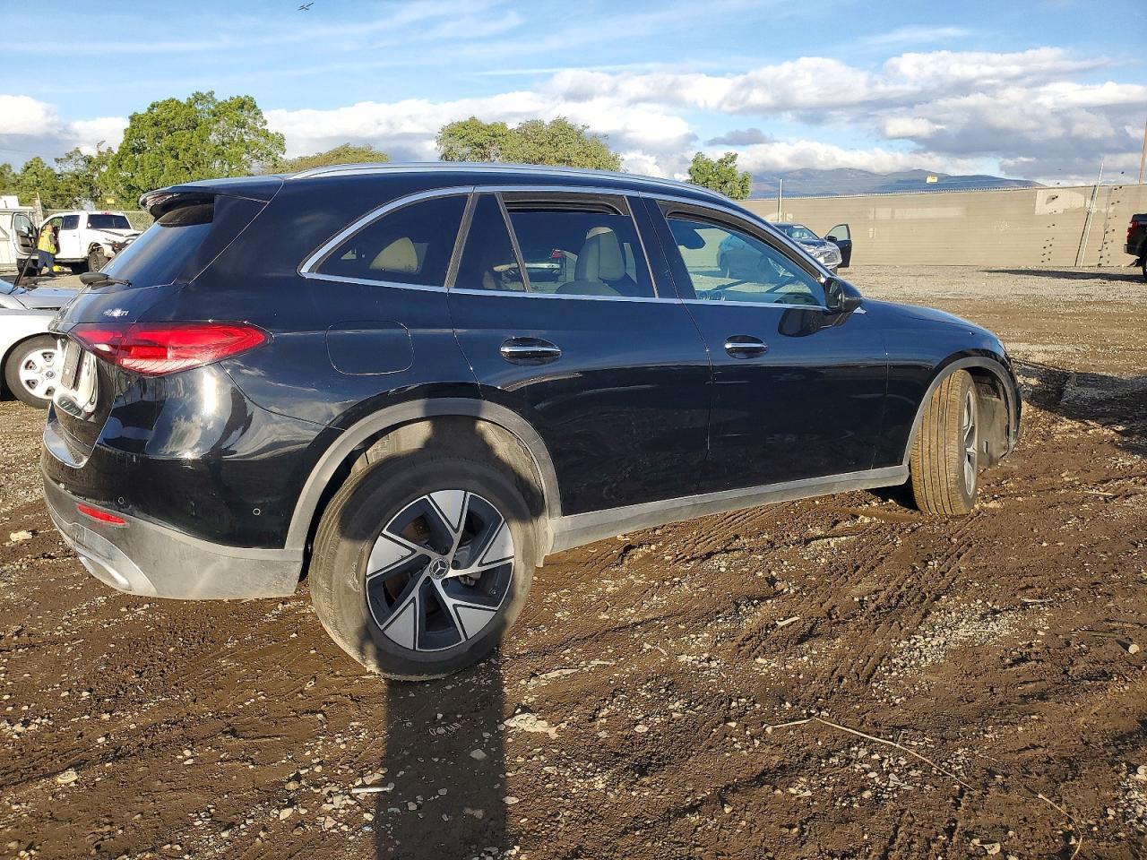 2024 Mercedes Benz Glc 300 4Matic - Image 3