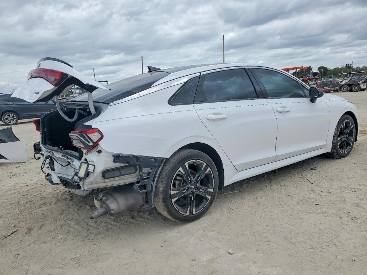 2021 Kia K5 Gt Line - Image 3