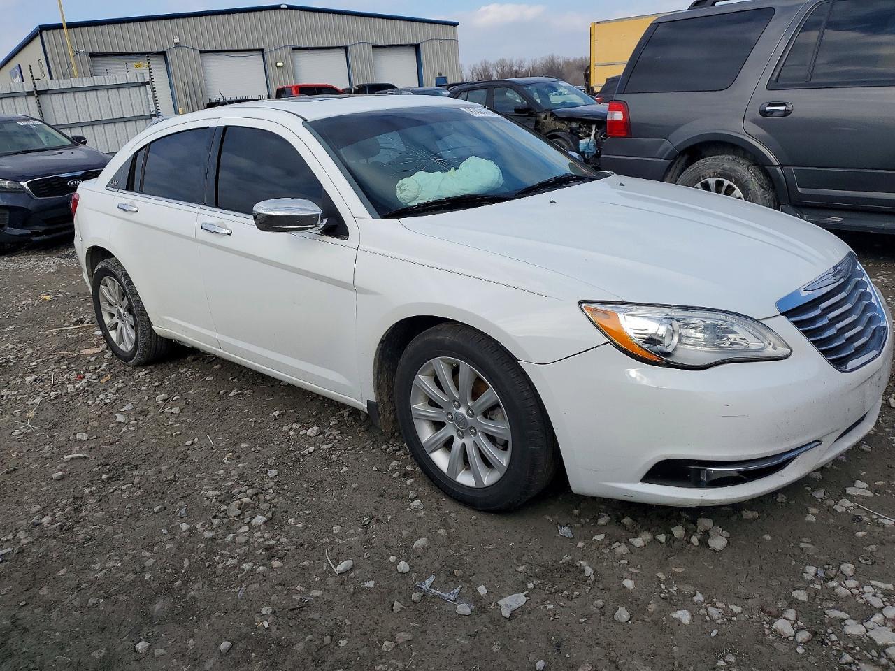 2014 Chrysler 200 Limited - Фото 4