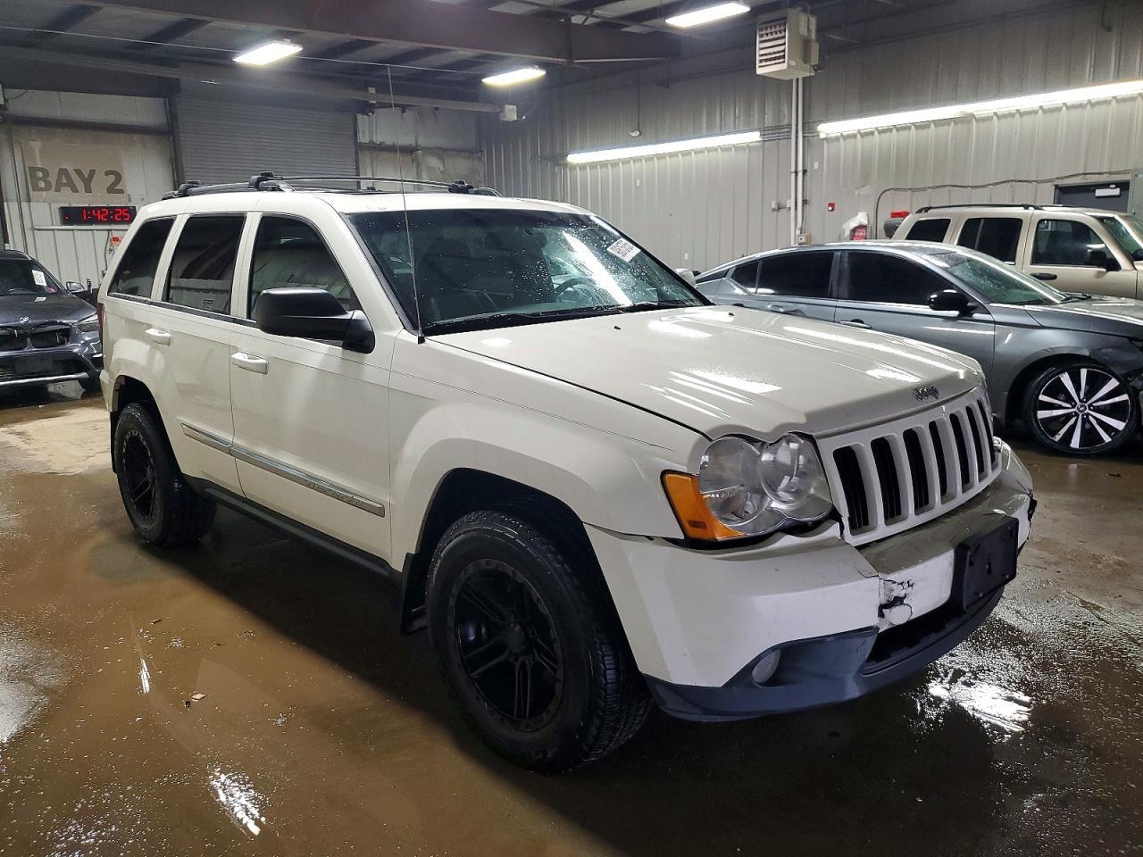 2010 Jeep Grand Cherokee Laredo - Image 4