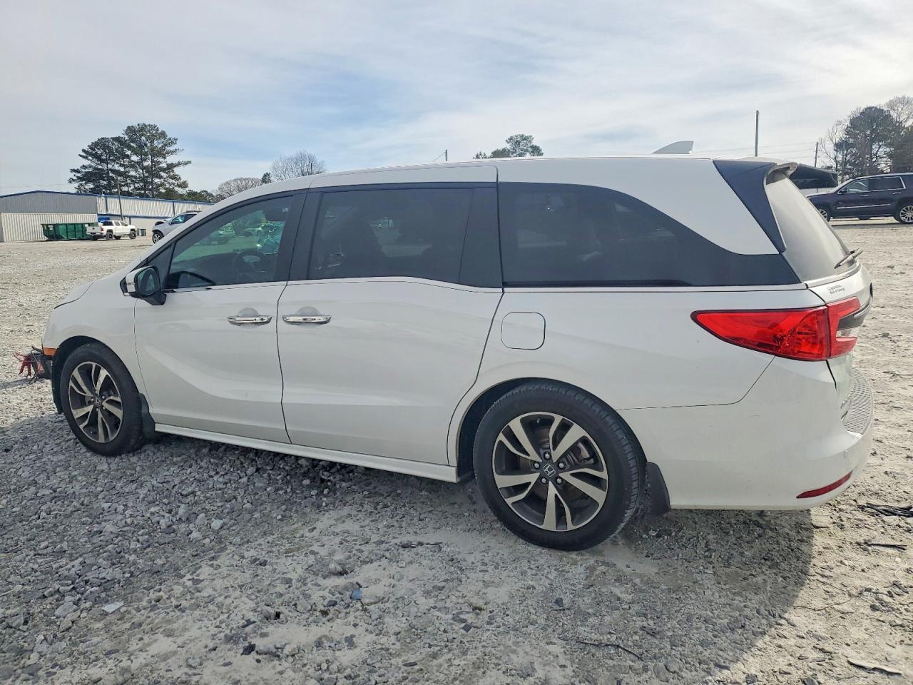 2024 Honda Odyssey Touring - Фото 2