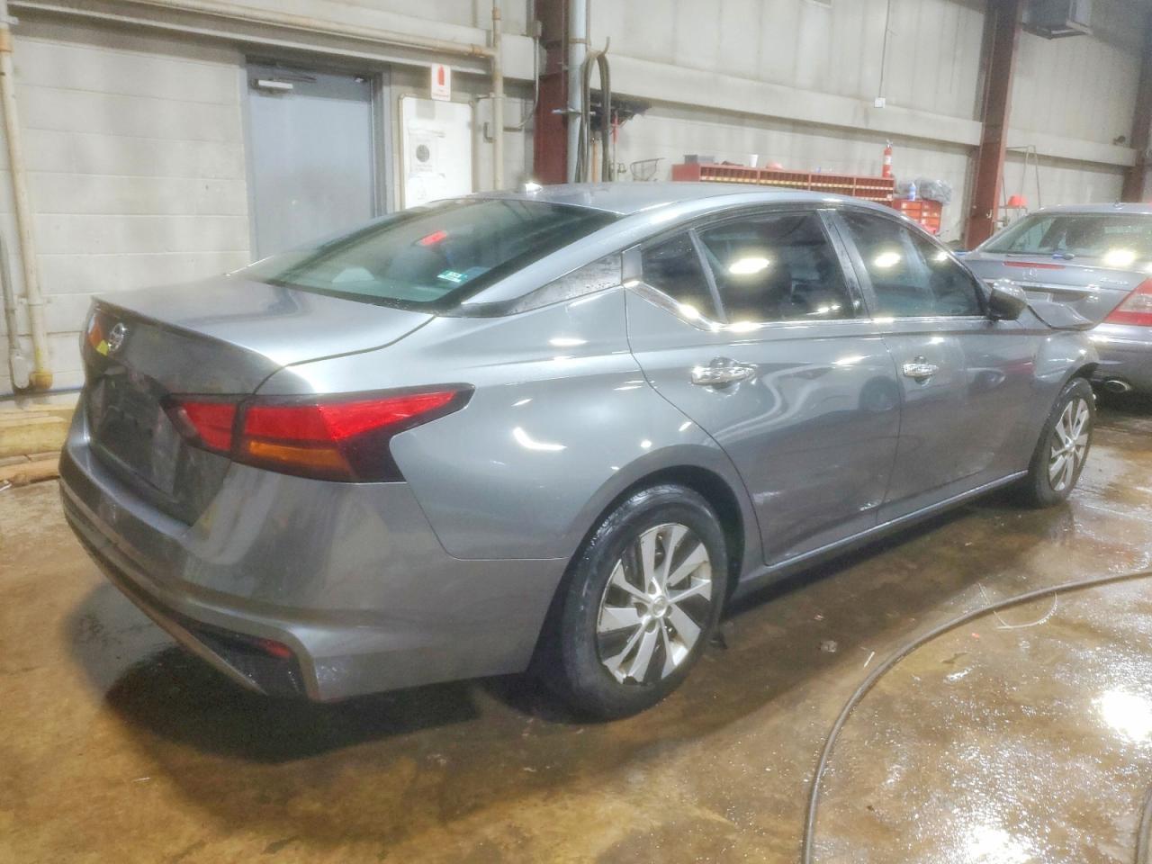 2020 Nissan Altima S - Фото 3