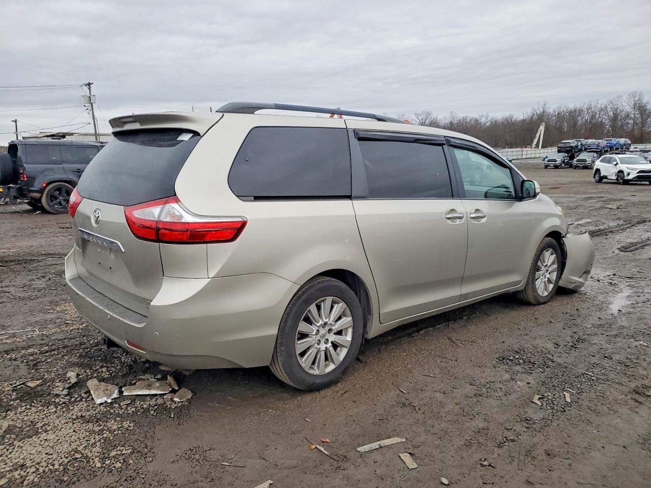 2015 Toyota Sienna Xle - Фото 3