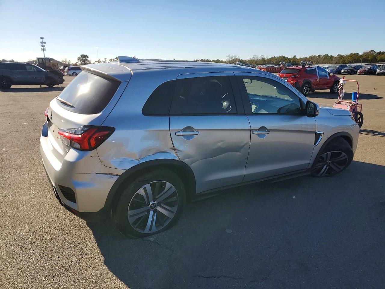 2022 Mitsubishi Outlander Sport Se - Фото 3