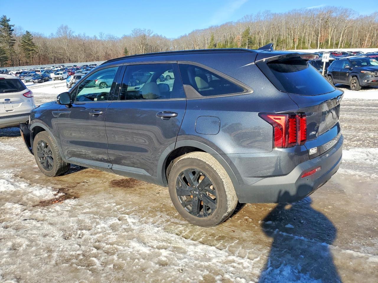 2021 Kia Sorento S - Фото 2