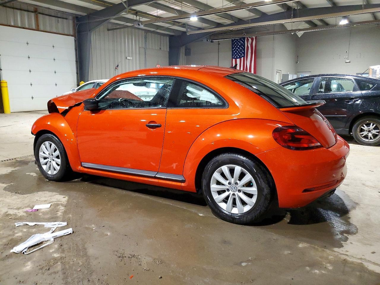 2018 Volkswagen Beetle S - Фото 2