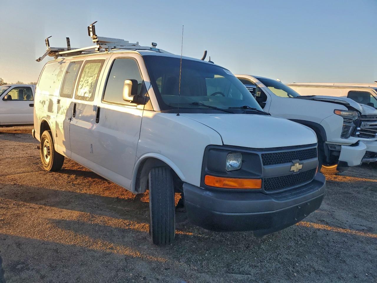 2015 Chevrolet Express G2500 - Image 4