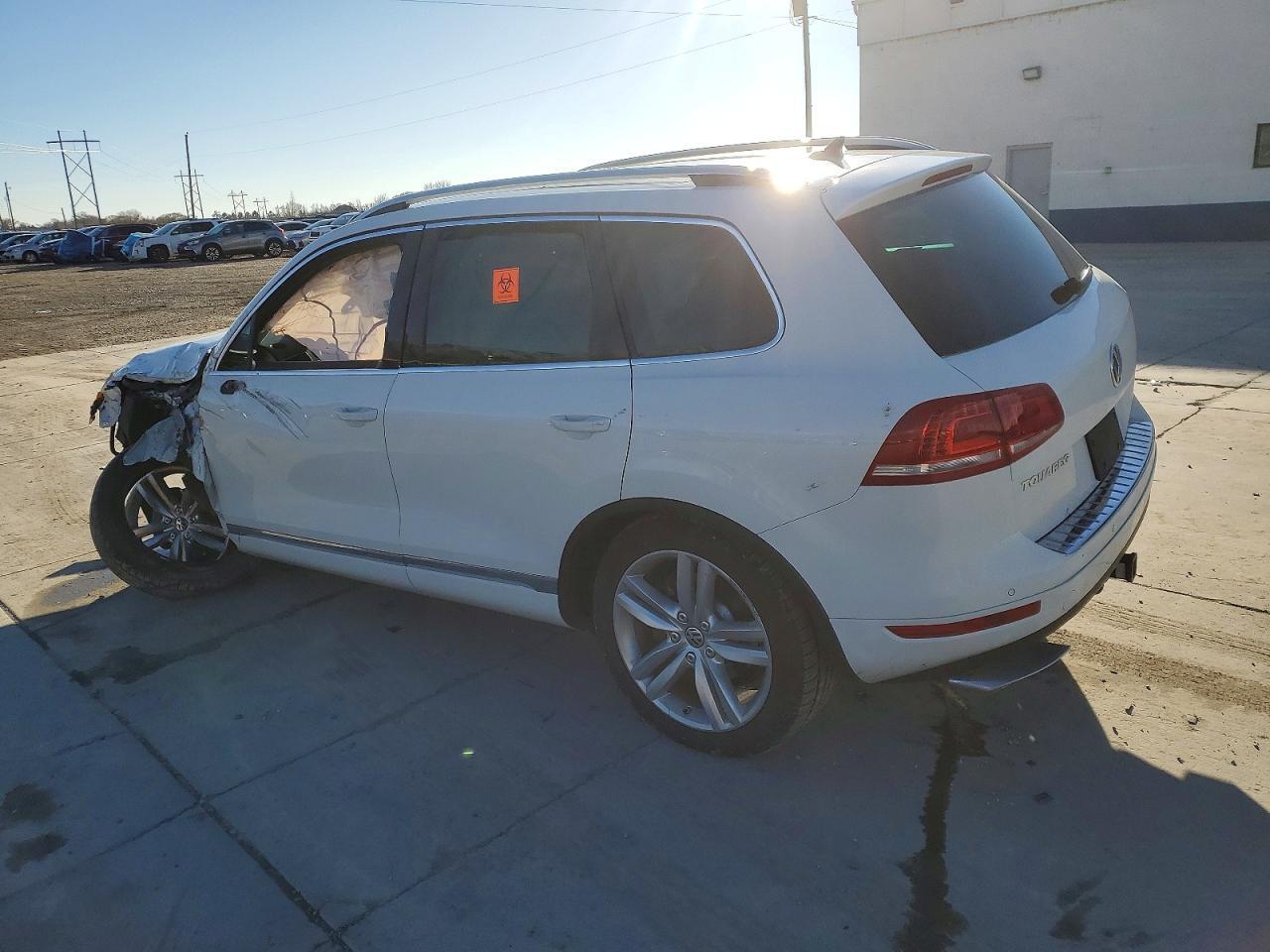 2014 Volkswagen Touareg V6 Tdi - Image 2