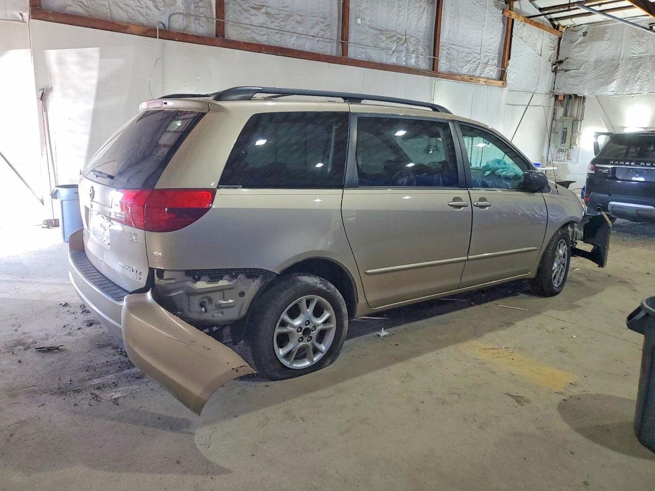 2004 Toyota Sienna Le - Фото 3