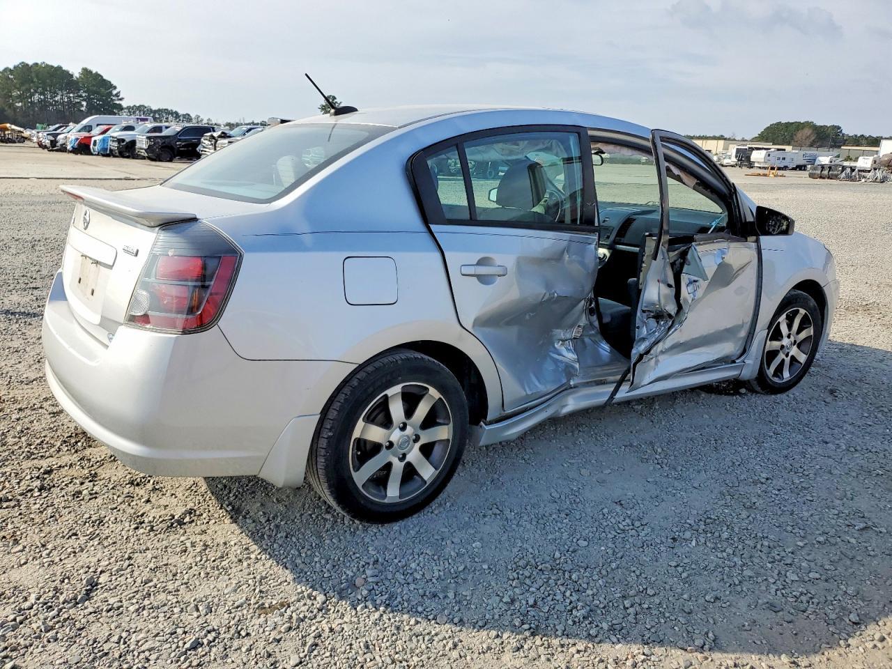 2012 Nissan Sentra 2.0 - Image 3