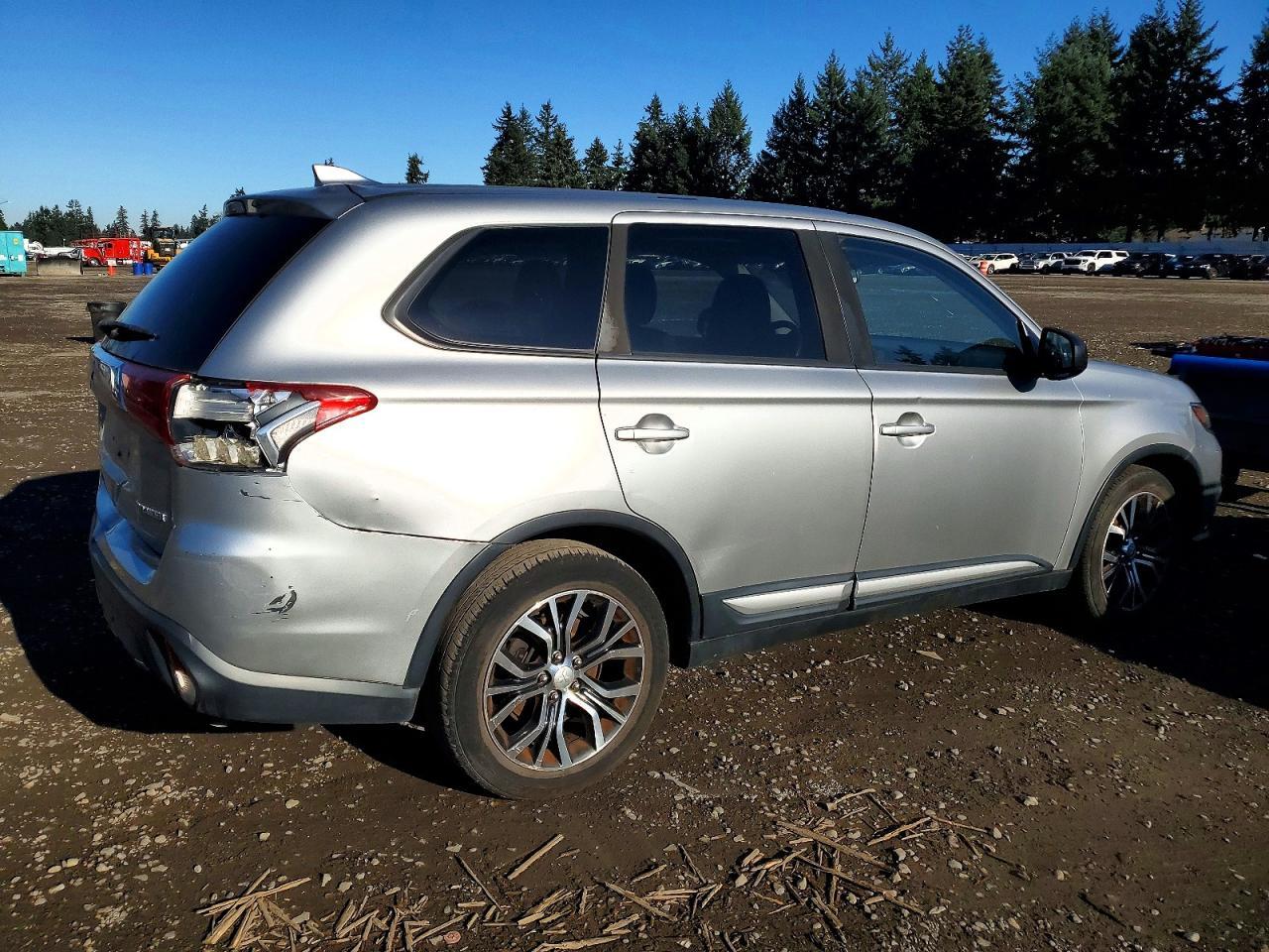 2018 Mitsubishi Outlander Es - Image 3