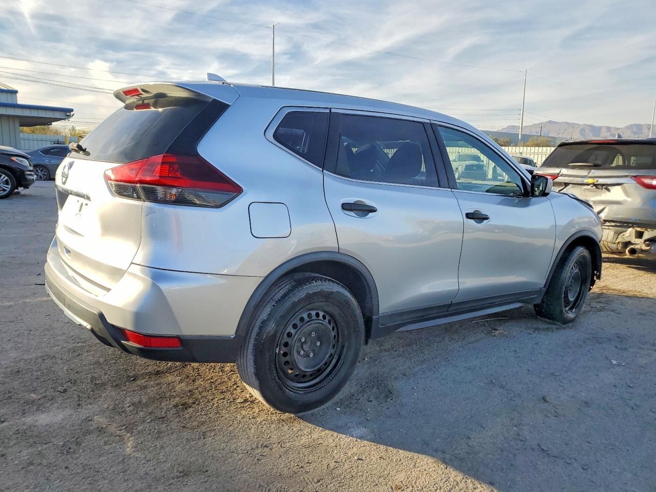 2018 Nissan Rogue S - Фото 3