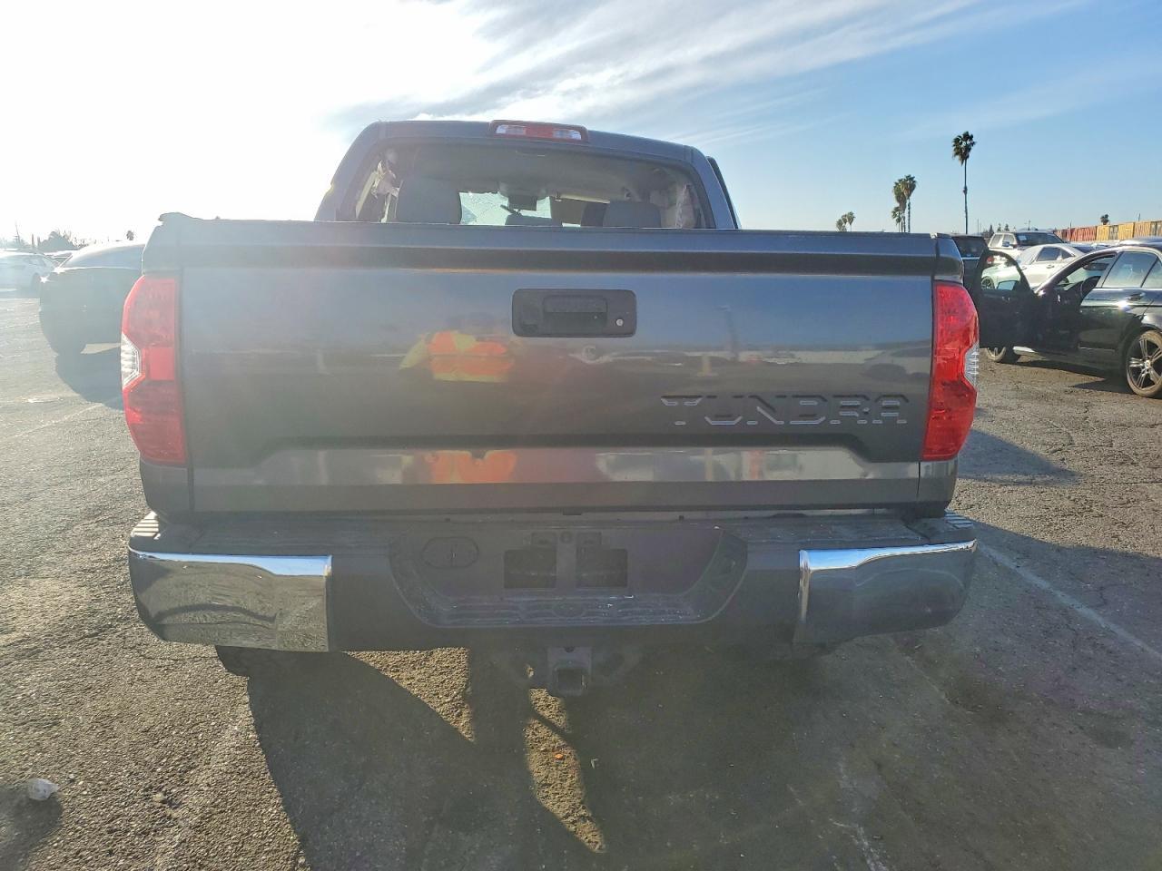 2017 Toyota Tundra Crewmax Sr5 - Image 6