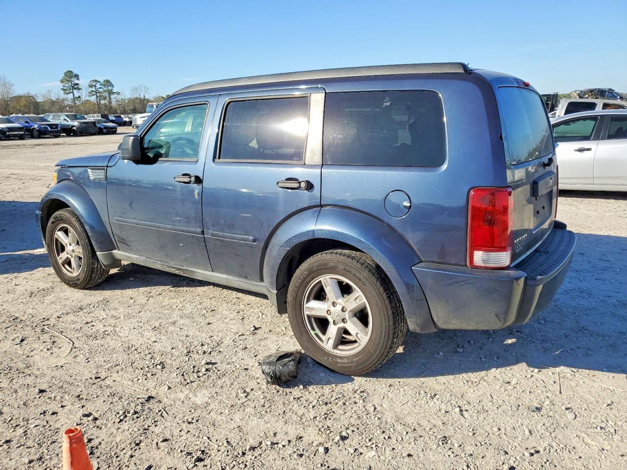 2008 Dodge Nitro Sxt - Image 2