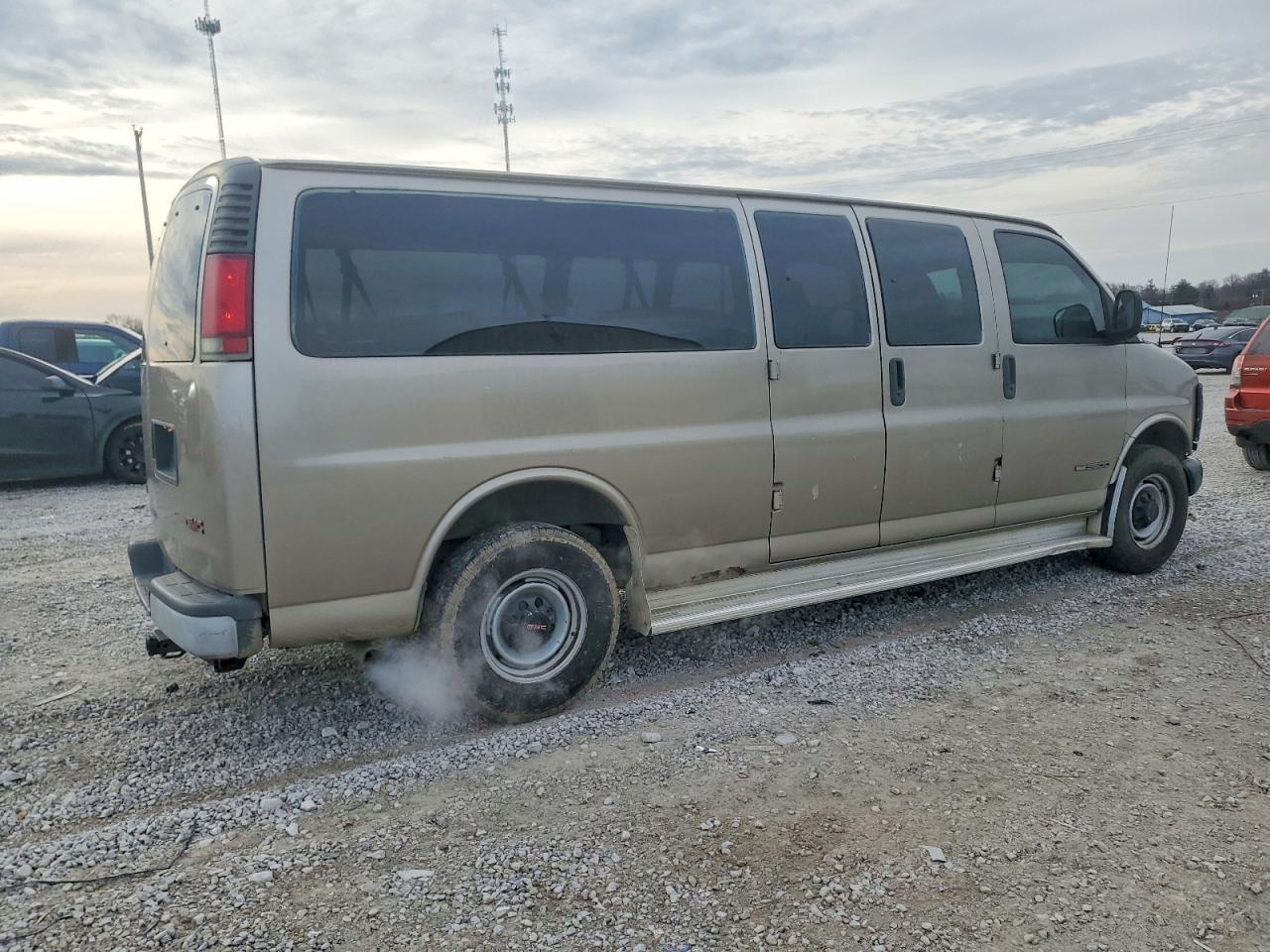 2001 GMC Savana G3500 - Фото 3