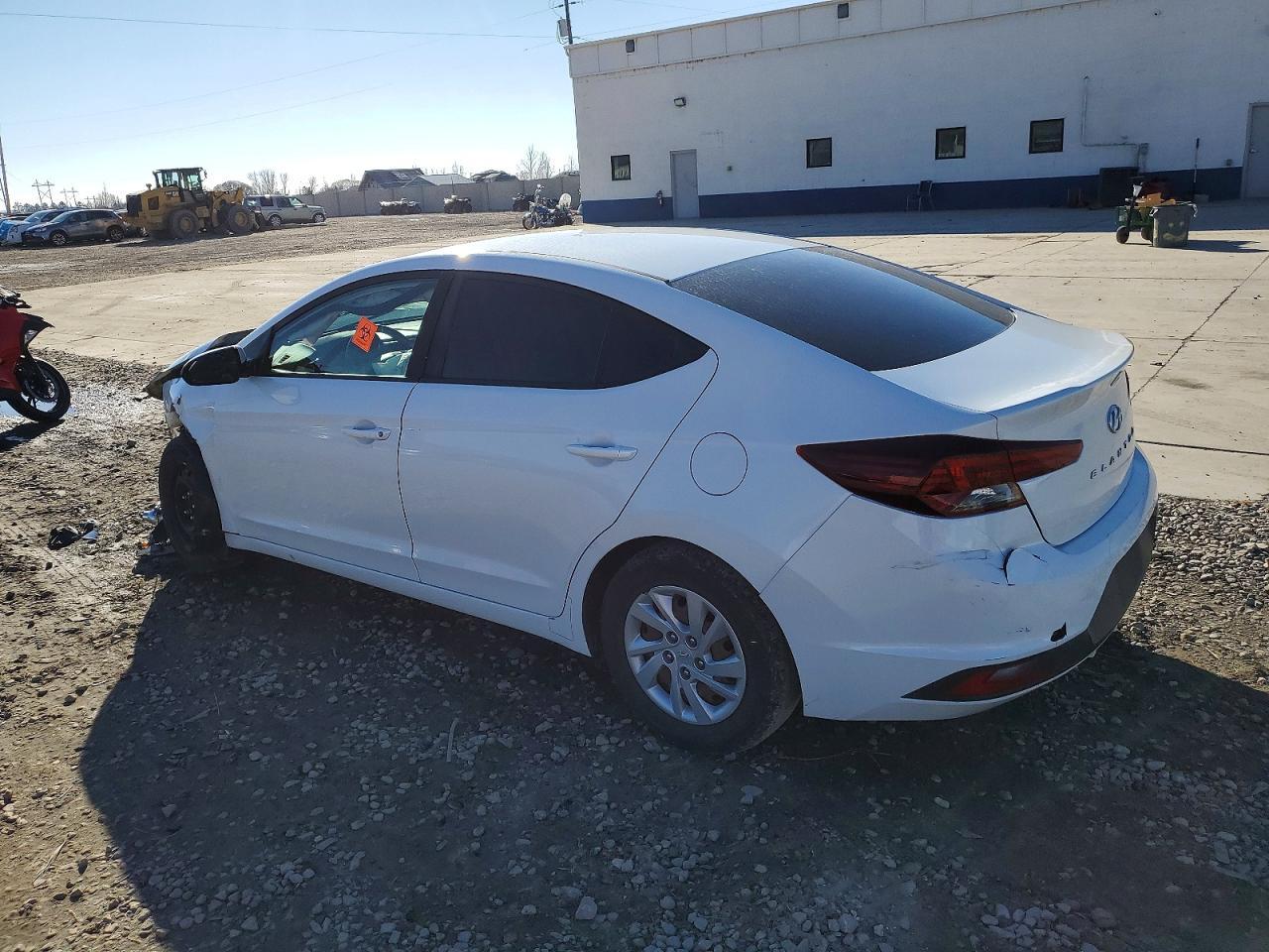 2020 Hyundai Elantra Se - Image 2