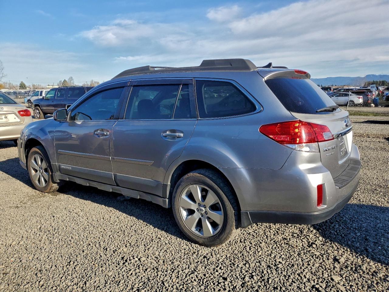 2011 Subaru Outback 2.5I Limited - Фото 2