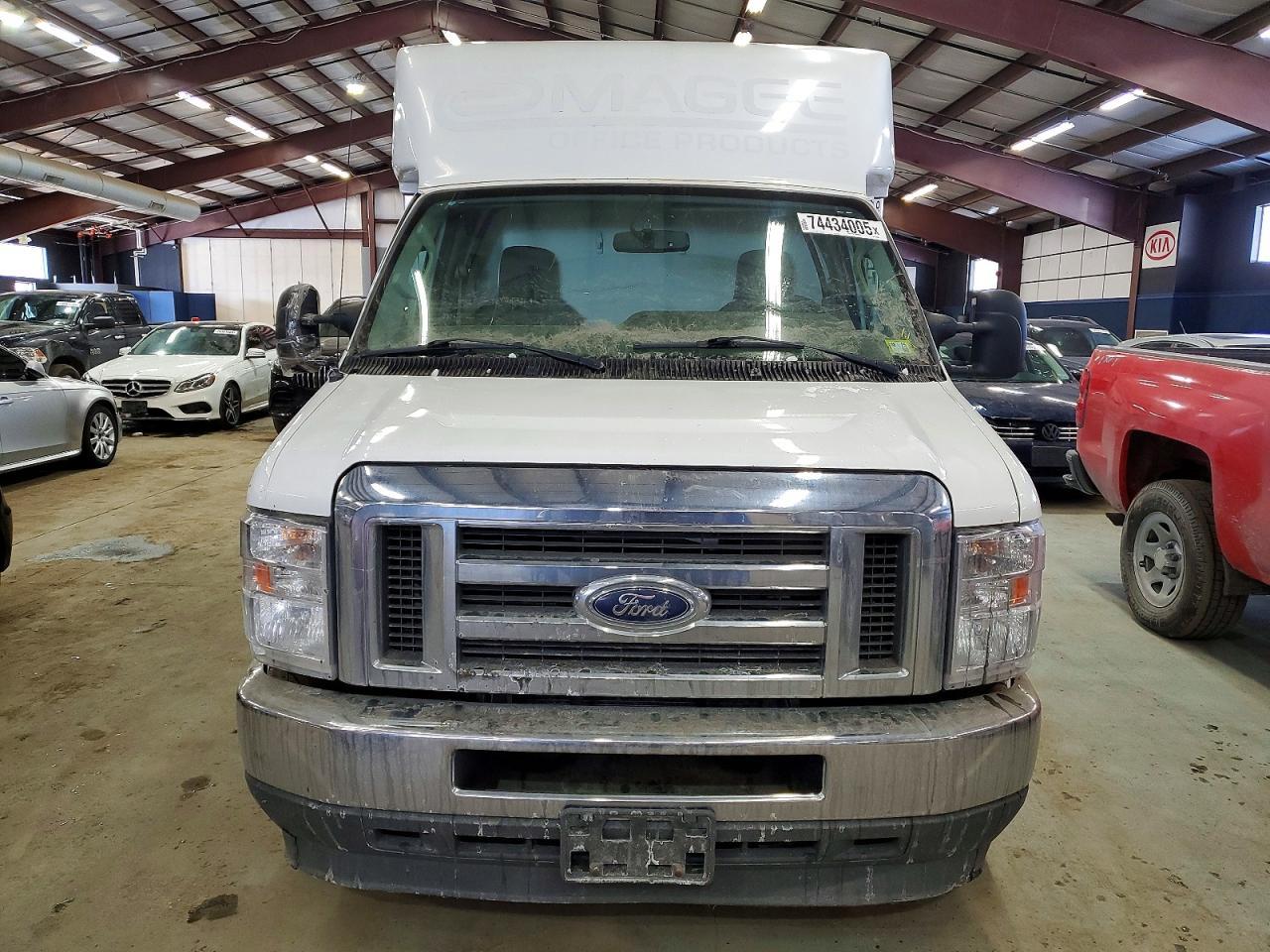 2021 Ford Econoline E350 Super Duty Cutaway Van - Фото 5