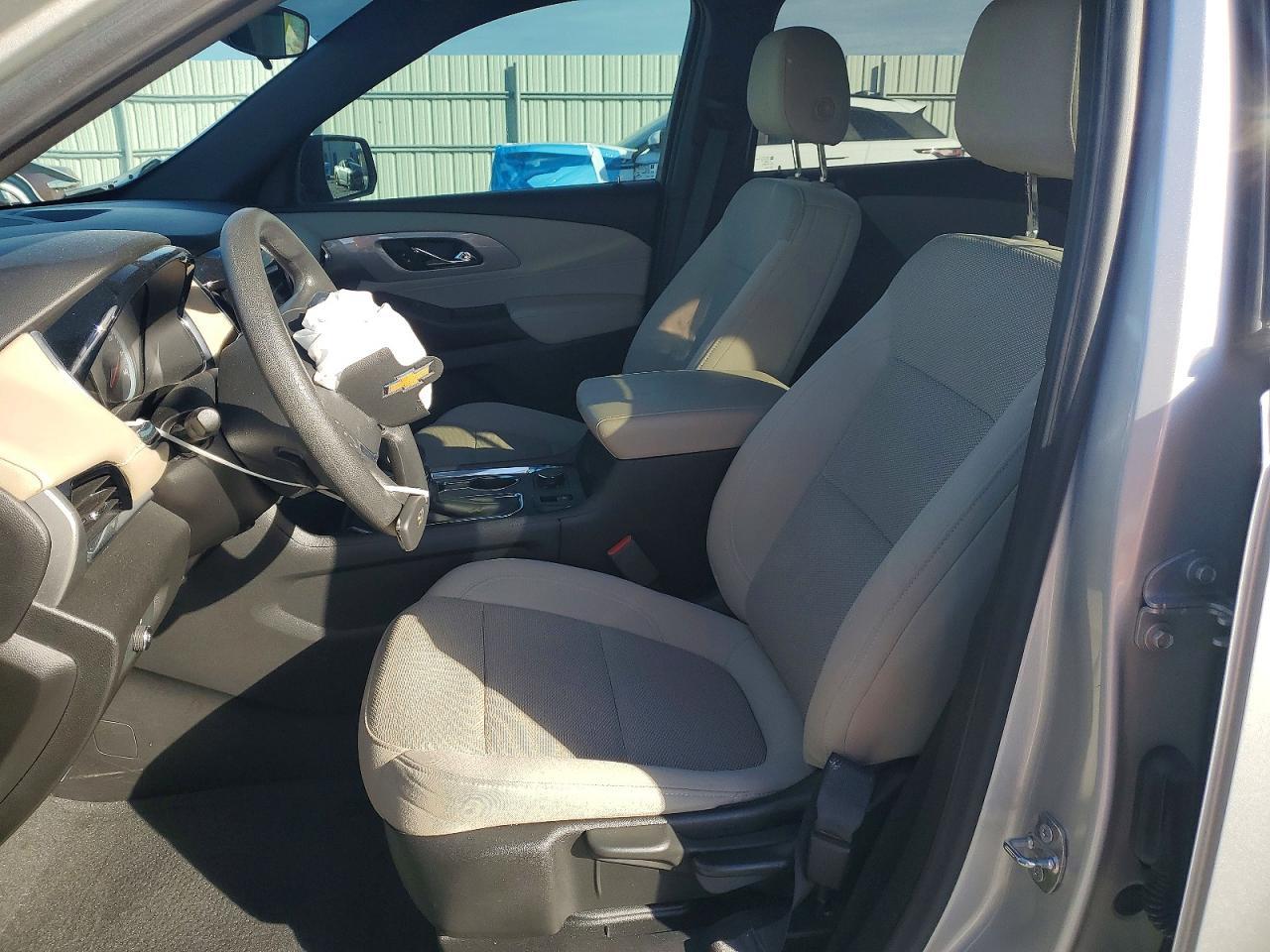 2022 Chevrolet Traverse Ls - Фото 7