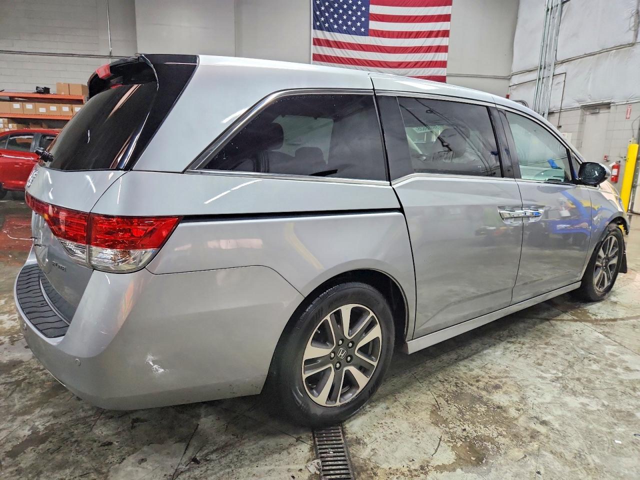 2016 Honda Odyssey Touring - Фото 3