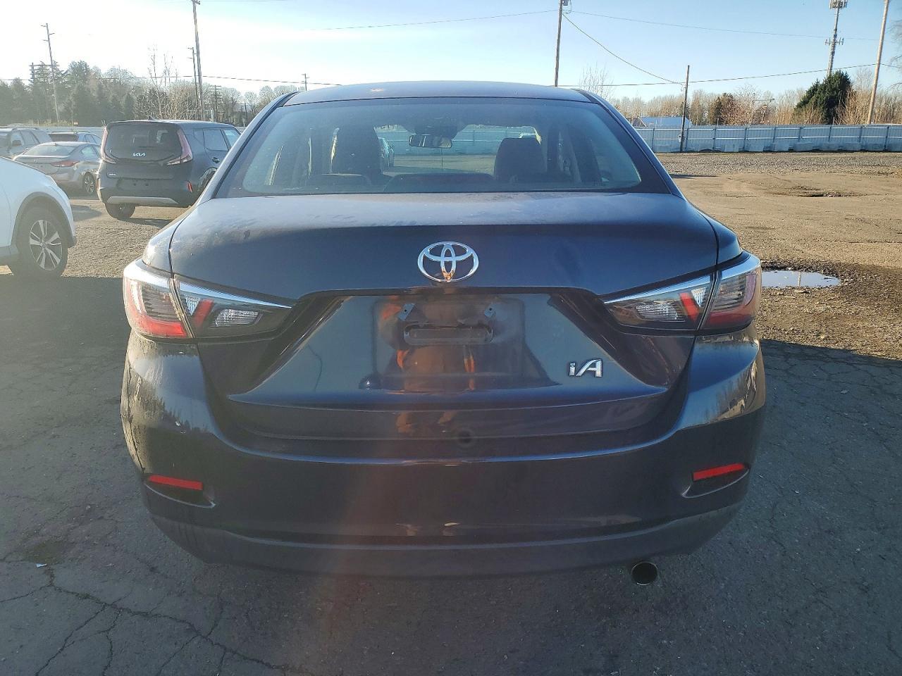 2017 Toyota Yaris Ia - Фото 6