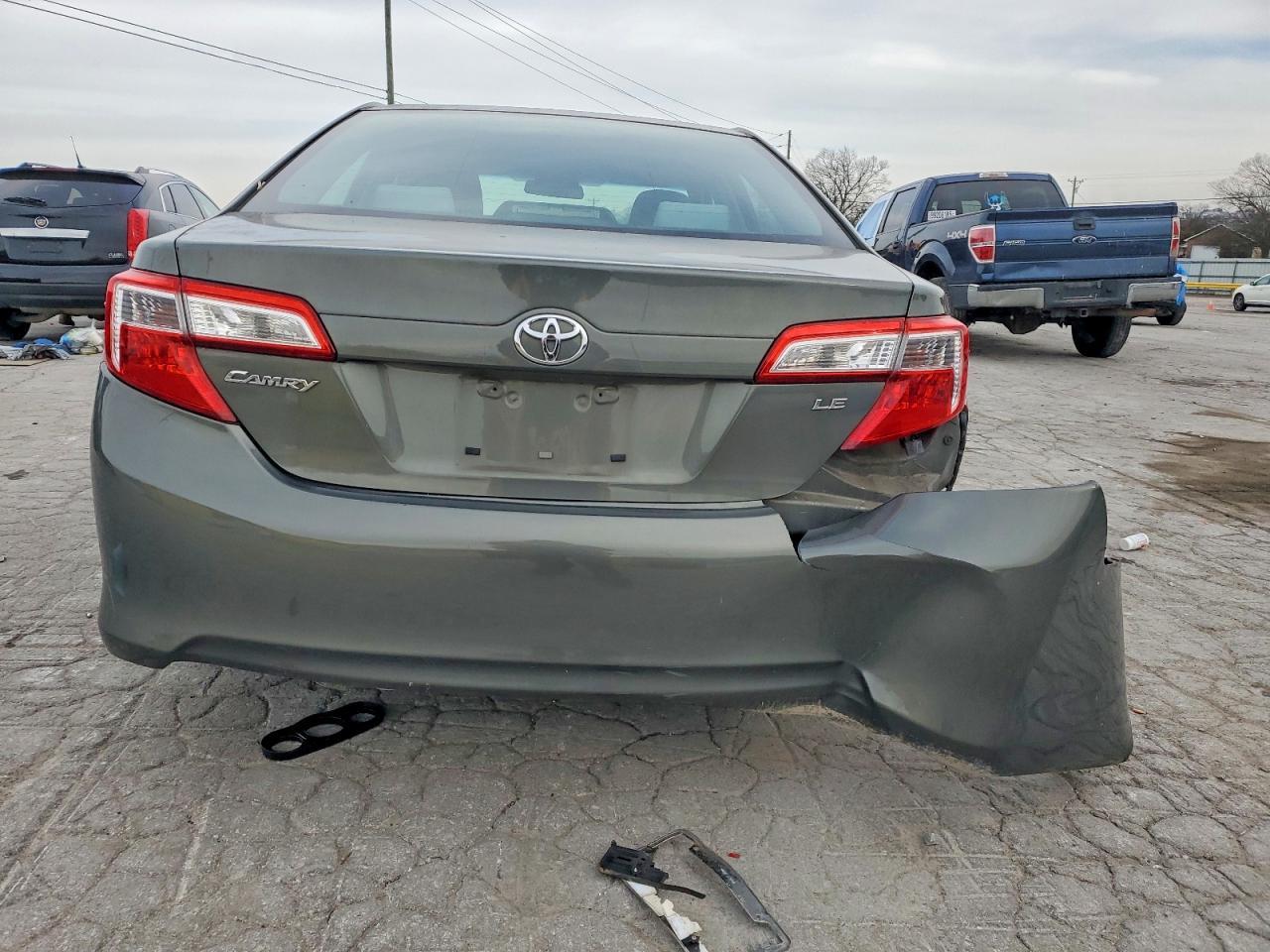 2013 Toyota Camry Le - Фото 6