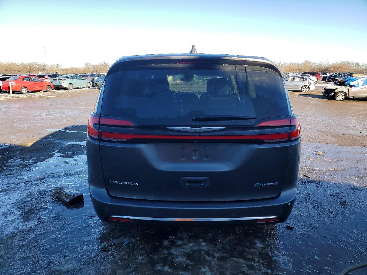 2022 Chrysler Pacifica Hybrid Touring L - Image 6