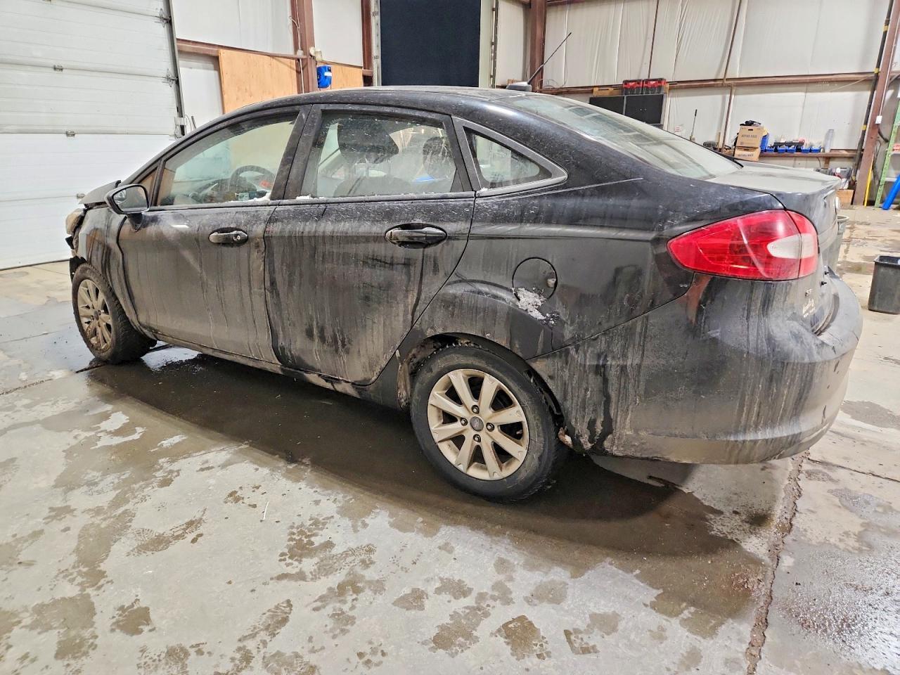 2013 Ford Fiesta Se - Фото 2