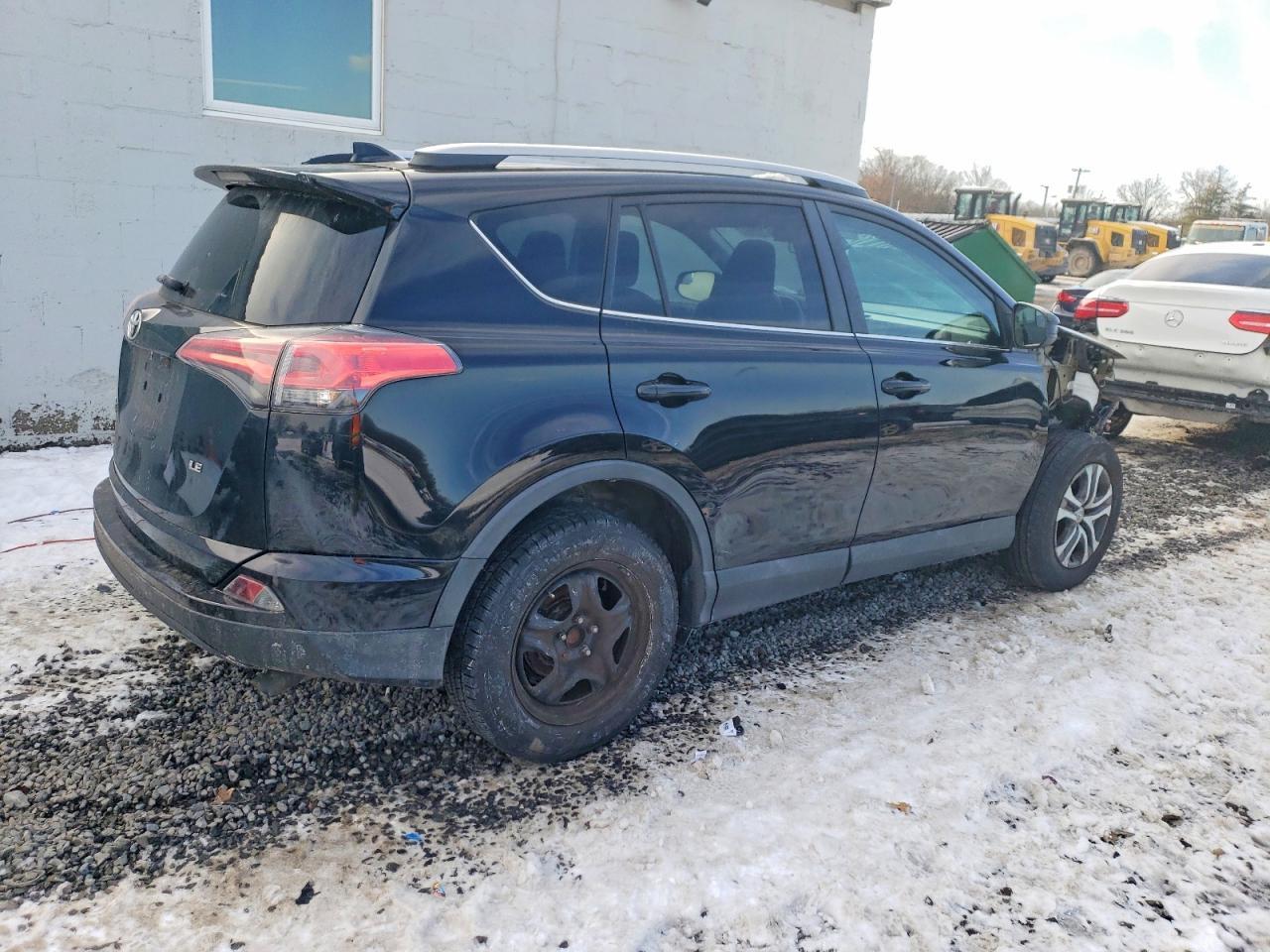 2017 Toyota Rav4 Le - Фото 3
