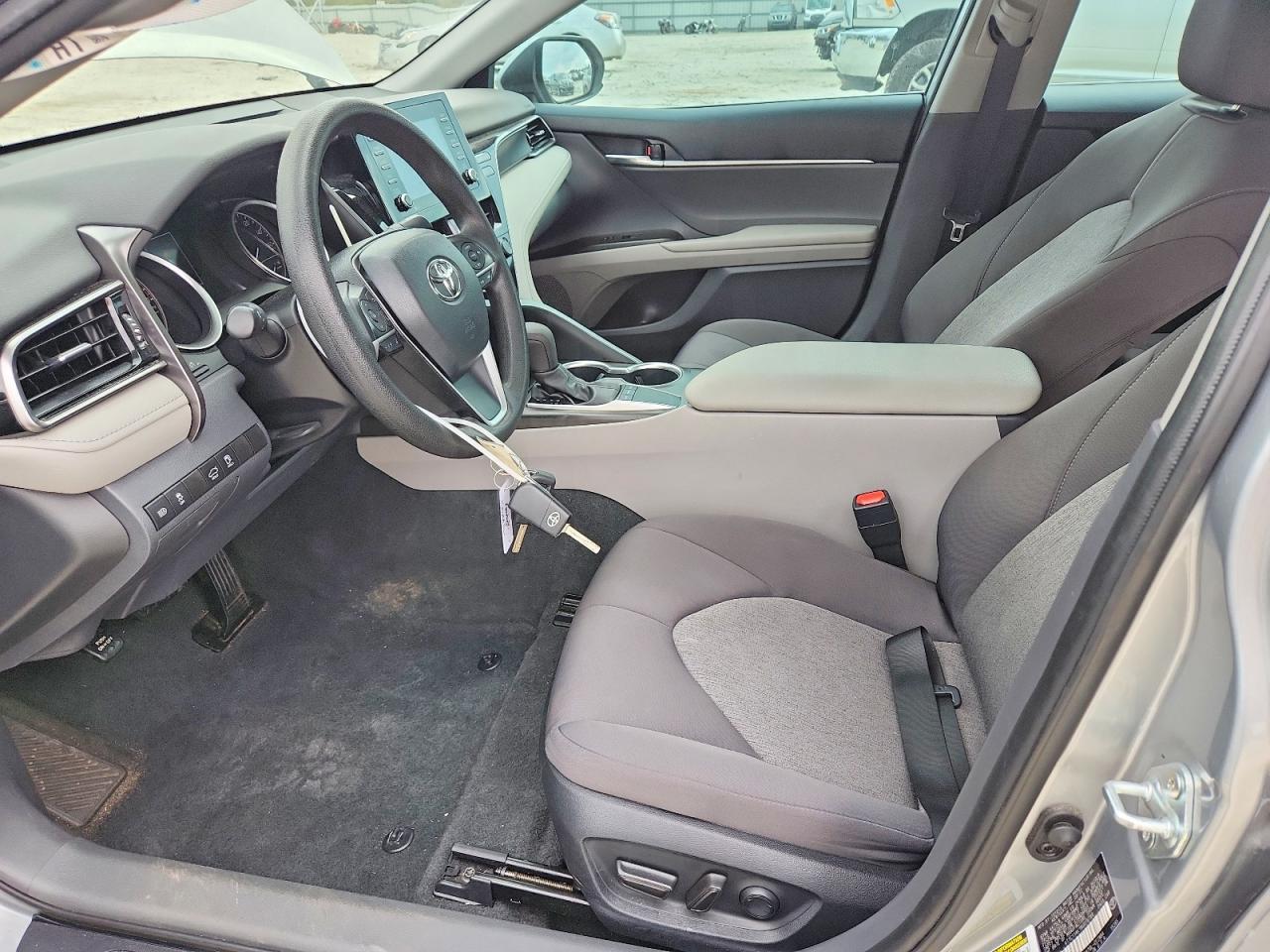 2022 Toyota Camry Le - Image 7