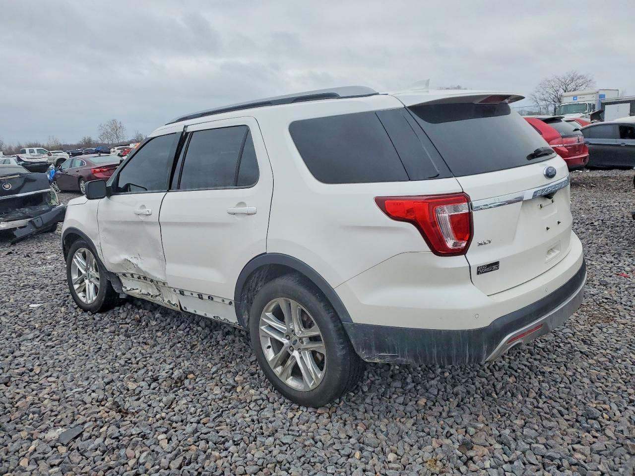 2017 Ford Explorer Xlt - Image 2