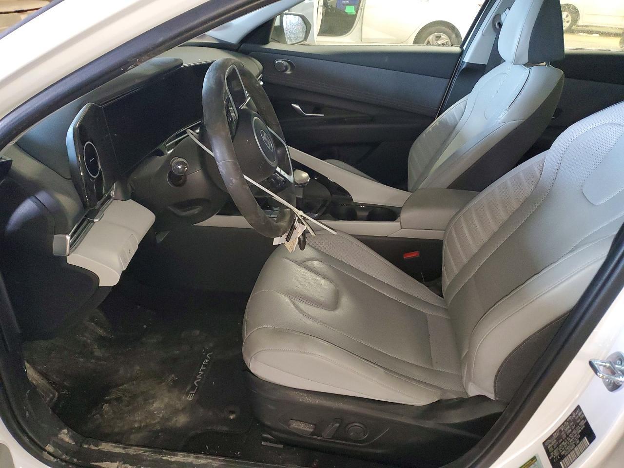 2025 Hyundai Elantra Limited - Image 7