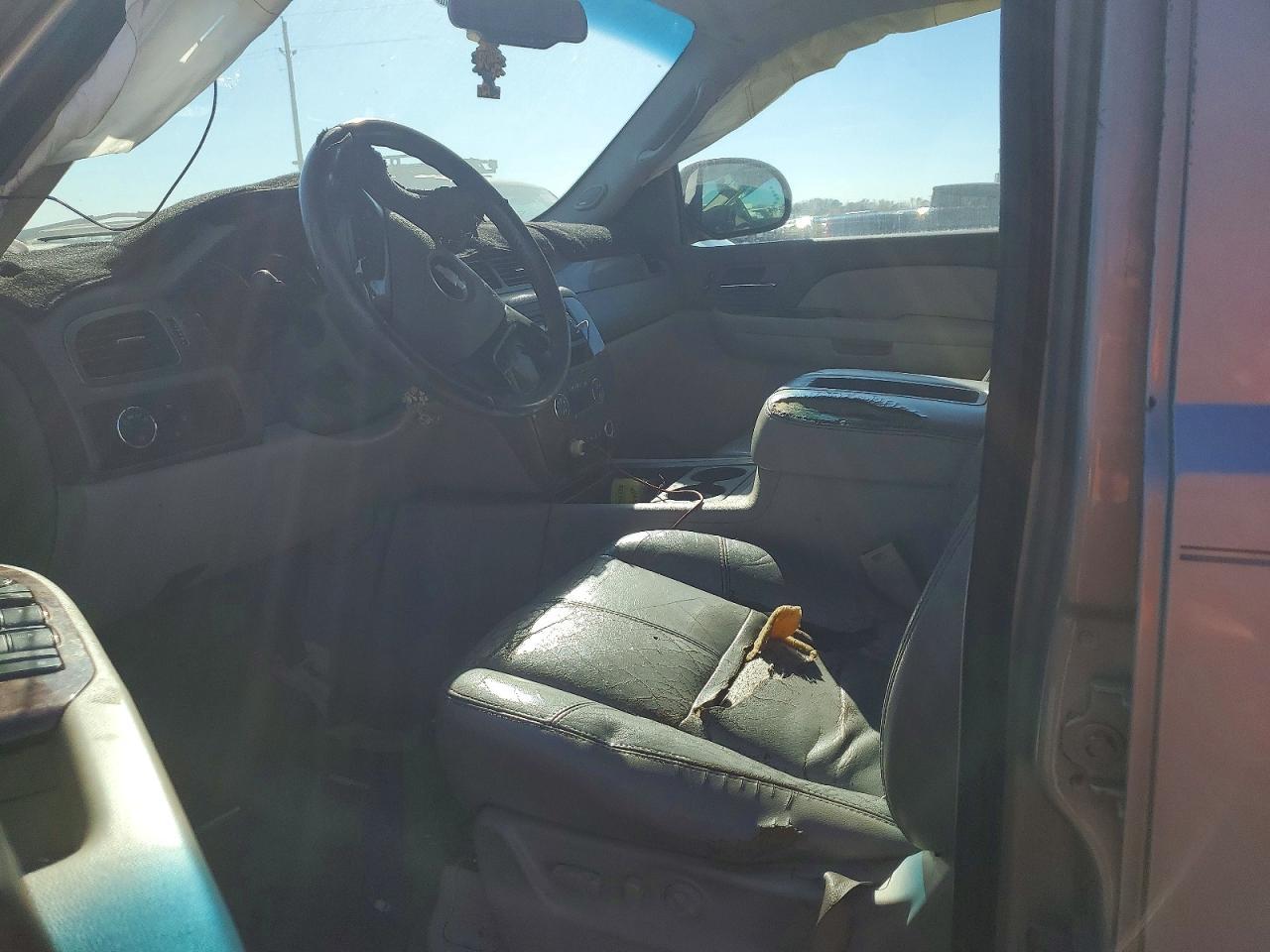 2007 Chevrolet Suburban C1500 - Image 7